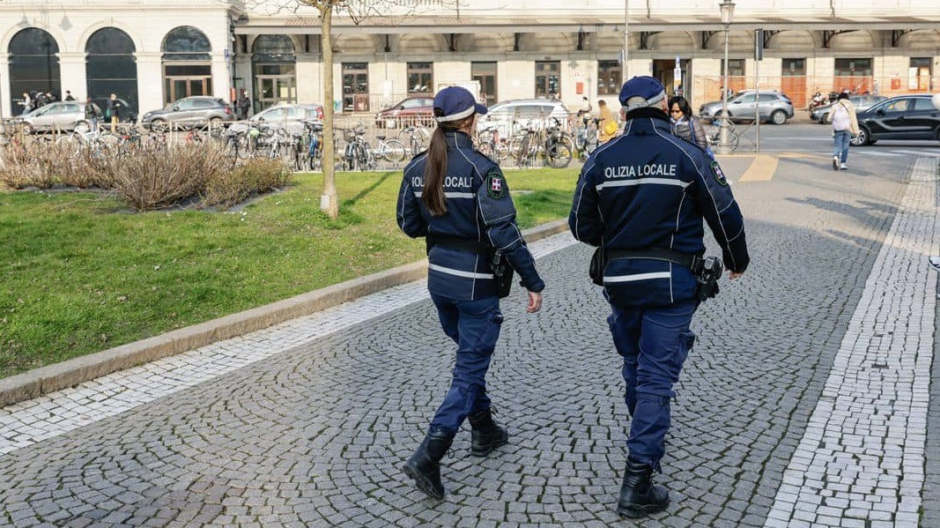 Si sente male dopo un fermo per lesioni e resistenza: aveva ingerito ovuli di droga